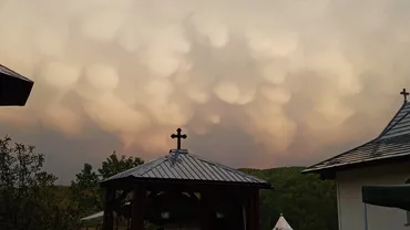 Norii Mammatus au ÎNGROZIT localnicii. Dovada foto a MUTAȚIILOR CLIMATICE din România! Bătrânii spun că a început APOCALIPSA  (FOTO)