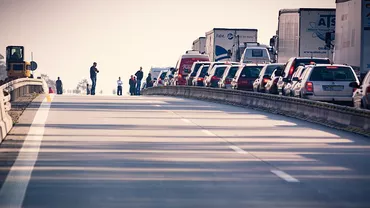 Accident rutier DEVASTATOR în Mureș! Un microbuz PLIN cu PASAGERI, lovit de o mașină. Sunt 25 de victime (FOTO)