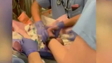 ȘOCANT: Bebeluș scăpat din mâinile medicilor, la naștere. Momentul, filmat chiar de tată (VIDEO)