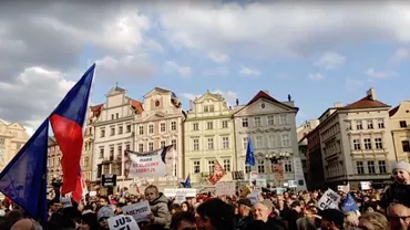 Praga: 20.000 de cehi au protestat împotriva controversatului ministru al Justiției, acuzat că vrea să îl facă scăpat pe premier de acuzațiile de corupție (VIDEO)