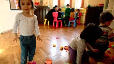 Caz șocant la o creșă din Năvodari: 'Dă pe faţă cu apă din toaletă! Dacă te mai mişti de pe oliţă, te bag cu capul în ea! Să stai cu capul, nu cu fundul!' (VIDEO)
