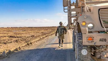 Unul dintre cei doi militari români răniți in Afganistan a fost transportat în Germania
