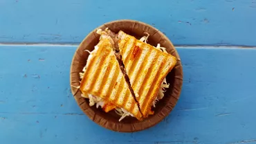 Rețeta zilei: Sandwich special cu ton