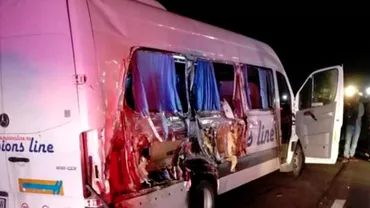 Accident DEVASTATOR pe A1, cu multiple victime! Un microbuz cu pasageri și o dubă s-au făcut zob (VIDEO)