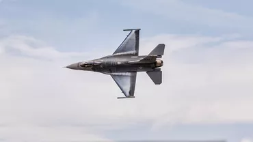 Tragedie aviatică! Un avion s-a PRĂBUȘIT peste o CLĂDIRE