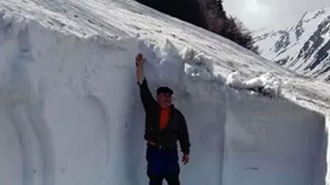 NINGE ÎN ROMÂNIA! VEZI AICI zona în care ZĂPADA are câțiva METRI!