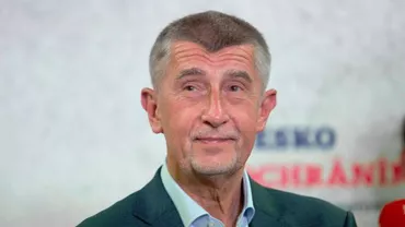 Clipe de panică pentru premierul din Cehia: Foc de armă tras în avionul în care se afla Andrej Babis