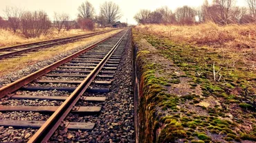 ALERTĂ! IMPACT MORTAL între un tren și un TIR la Dornești