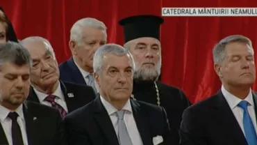 Cei mai importanţi actori de pe scena politică prezenţi la Catedrala Mânturirii Neamului: Iohannis, Tăriceanu şi Ciolacu, unul lângă altul, pentru discursul Papei Francisc (FOTO, VIDEO)