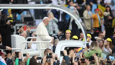 Papa Francisc a vorbit în limba română și a recitat versuri de Mihai Eminescu, la Iași: România este 'grădina Maicii Domnului' (VIDEO)