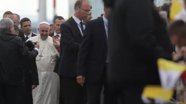 Papa Francisc, mesaj în limba română, pe Twitter, după plecarea din țara noastră: Ce a transmis Suveranul Pontif