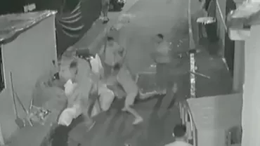 Vestul Sălbatic s-a mutat în Bucureşti: Atac cu săbii şi topoare în centrul Capitalei (VIDEO)