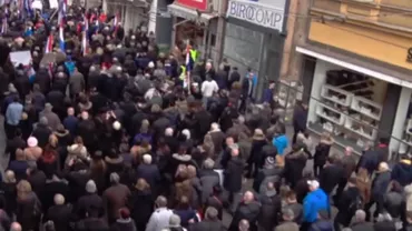 Vârsta de pensionare este schimbată oficial: Revoltă fără precedent, toți pensionarii sunt în stradă... Proteste masive care pot dărâma Guvernul