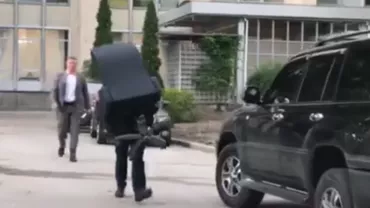 Chișinăul, mereu surprinzător: Unii angajaţi ai Guvernului Filip au plecat cu tot cu scaune din birouri (VIDEO)