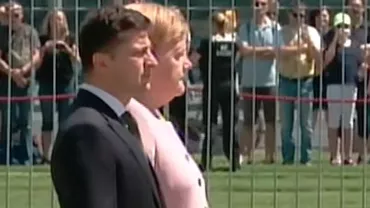 Angelei Merkel i s-a făcut rău în timpul unei ceremonii oficiale. Momente DRAMATICE pentru cancelarul german (VIDEO)