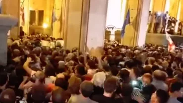 Proteste violente în fața Parlamentului din Georgia! Președintele acuză 'coloana a cincea' a Rusiei/ Reacția dură a Moscovei (VIDEO)