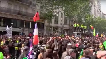 Vârsta de pensionare este schimbată oficial: Revoltă fără precedent, toți pensionarii sunt în stradă... Proteste masive care pot dărâma Guvernul