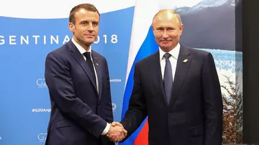Emmanuel Macron, replică pentru Vladimir Putin: „Democraţiile liberale au încă mult de făcut şi de adus” / Schimb cordial de replici între cei doi lideri de stat