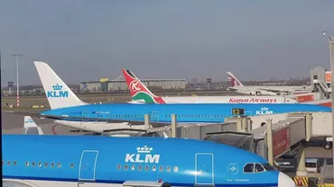 Un bărbat a căzut dintr-un avion de pasageri direct în curtea unei case
