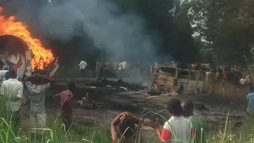 Zeci de morţi şi peste 100 de răniţi în urma exploziei unei cisterne pline cu benzină în Nigeria