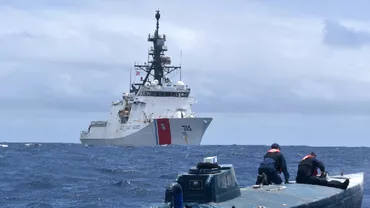 Momentul în care membrii Pazei de Coastă americane au sărit pe un submarin care transporta droguri şi l-au capturat  (VIDEO)