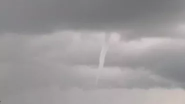 ALERTĂ DE GRADUL ZERO! O TORNADĂ a făcut PRĂPĂD în ROMÂNIA! O femeie a fost LUATĂ PE SUS de vântul PUTERNIC