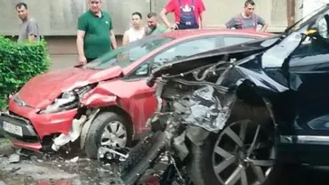 Răzvan Cuc, dus de urgenţă la spital: Ministrul Transporturilor, implicat într-un accident rutier cu şase maşini (FOTO)