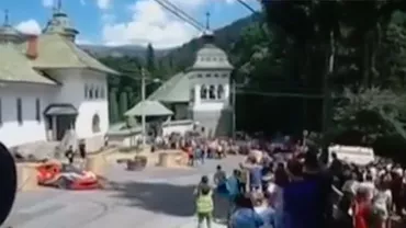 IMAGINI ȘOCANTE. Fotograf, SPULBERAT de o mașină Ferrari, la Raliul Sinaia (VIDEO)
