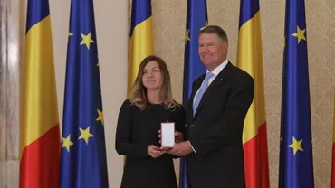 Simona Halep, decorată de Klaus Iohannis. Președintele: 'Ați câștigat un turneu pe un teren cu iarbă, fără ca în România să avem așa ceva' / Simona: 'Sunt emoționată. Este mai greu decât finala de la Wimbledon' (FOTO, VIDEO)