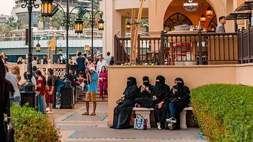 E OFICIAL! Purtarea vălului Islamic în public, interzisă în Olanda