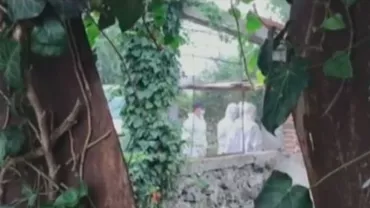 DIICOT a reluat cercetările acasă la Gheorghe Dincă: Abia vineri procurorii au luat amprente de pe porţi și au decis să spargă gropile cimentate din curte (VIDEO)