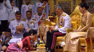 Regele Thailandei s-a căsătorit cu amanta lui în fața actualei soţii (VIDEO)