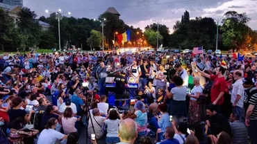 Protest cu cântec: Pianistul Davide Martello și-a anulat concertele pentru a veni la manifestația din 10 august, în Piața Victoriei!