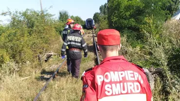 ACCIDENT terifiant în România! O căruță a fost spulberată de UN TREN! Imagini GREU DE PRIVIT (FOTO)
