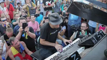 EXCLUSIV / Celebrul pianist Davide Martello, întrebat de B1.ro ce trebuie românii să îşi imagineze: Imaginaţi-vă toate autostrăzile (VIDEO)