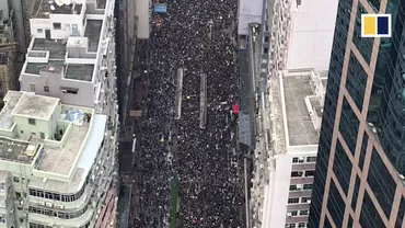 Trupe paramilitare din China, în apropiere de granița cu Hong Kong. SUA avertizaseră că Beijingul și-ar putea trimite militarii în oraș, pentru a opri protestele