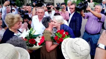 Viorica Dăncilă, primită cu pâine și sare la mănăstirea Putna, de Sfânta Maria. Însoțită de Cuc în Bucovina... (FOTO)