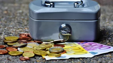 Mai ceva ca Robin Hood: Prima bancă europeană care le va lua TAXĂ clienților bogați în loc să le plătească dobândă