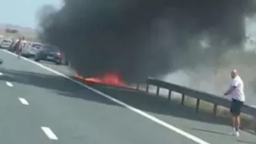 O mașină a luat FOC pe A2. Trafic restricționat pe Autostrada Soarelui (VIDEO)