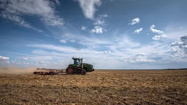 Investiții în Insula Mare a Brăilei: Tractoare ghidate automat, stații meteo și fabrici pentru uscarea lucernei