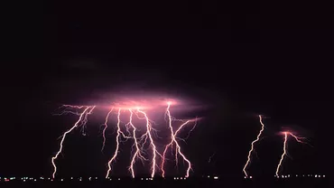 ALERTĂ METEO: Cod GALBEN de vreme instabilă în 17 județe. Vezi zonele vizate..