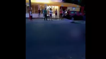 Copil de 4 ani lovit de mașină lăsat să zacă în stradă zeci de minute, fără ca Poliția și oamenii care filmau să intervină. Poliția Vaslui anunță anchetă (VIDEO)