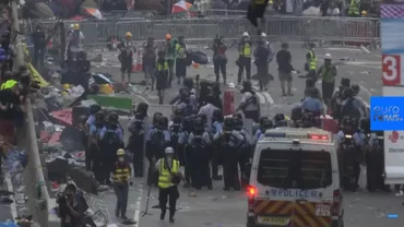 Hong Kong: Trei lideri ai mișcării pro-democrație, arestați
