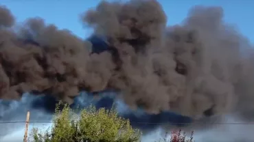 Incendiu PUTERNIC: O hală plină cu electrocasnice, cuprinsă de flăcări 