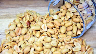 Nereguli descoperite de Protecţia Consumatorului în Capitală: Alune și semințe cu mucegai, vândute clienților (VIDEO)