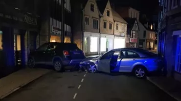 ANTOLOGIC: Un român BEAT a intrat cu mașina într-un BAR din Anglia!