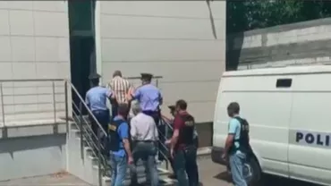 Gheorghe Dincă dă noi declarații în fața anchetatorilor: Presupusul criminal de la Caracal, adus sub escortă, la sediul IGPR (VIDEO)