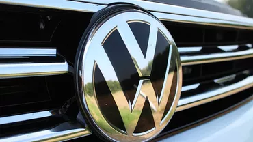 BOMBĂ în lumea șoferilor: S-A LANSAT PRIMA MAȘINĂ ELECTRICĂ Volkswagen! TOȚI AU RĂMAS UIMIȚI când au văzut NOUL LOGO! (FOTO)