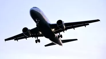Un avion cu sute de persoane la bord, ÎN PERICOL după ce PILOTUL A VĂRSAT CAFEAUA pe panoul de bord