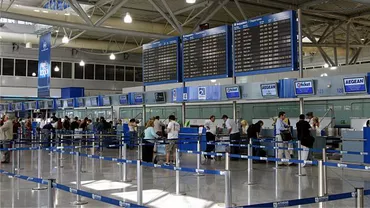 Româncă ARESTATĂ pe aeroportul din Atena după ce i-au fost descoperite SUTE DE PAŞAPOARTE în bagaj